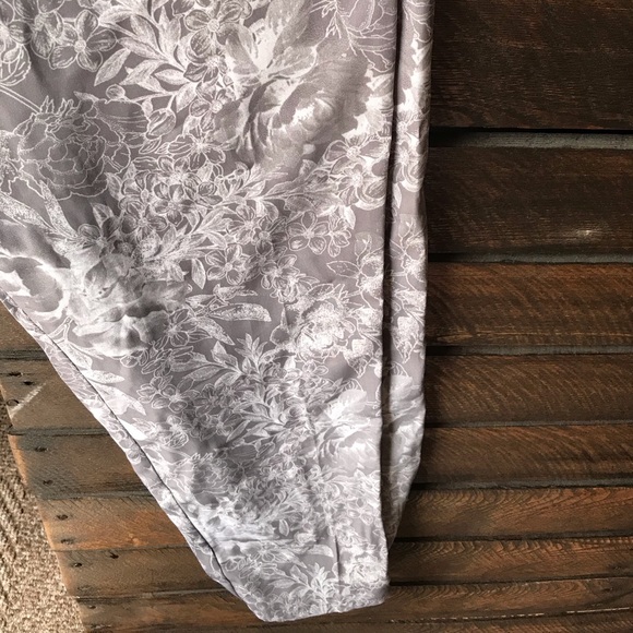 NWT Grey and white lounge pants - Picture 3 of 3